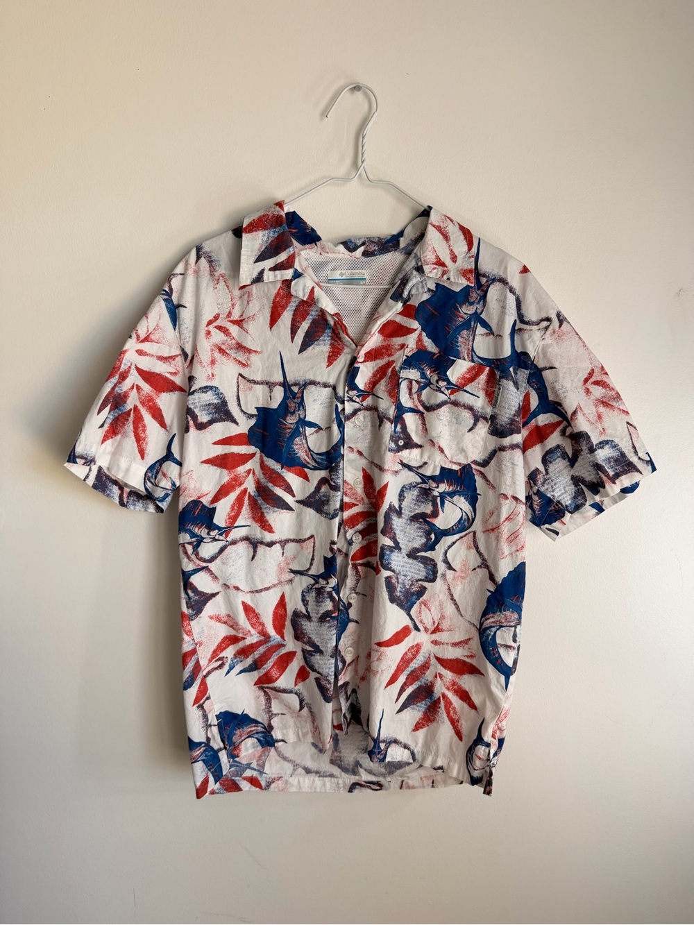 Columbia White Short-Sleeve Button-Down Shirt with Red & Blue Leaf Print PFG